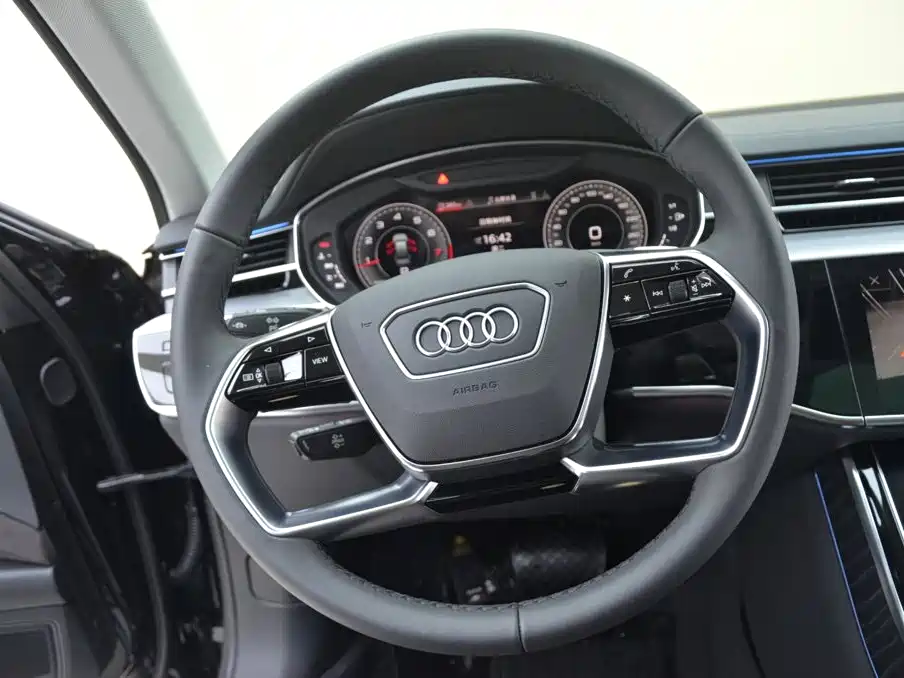 Audi A8 — фото 9