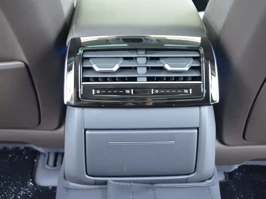 Audi A8 — фото 10