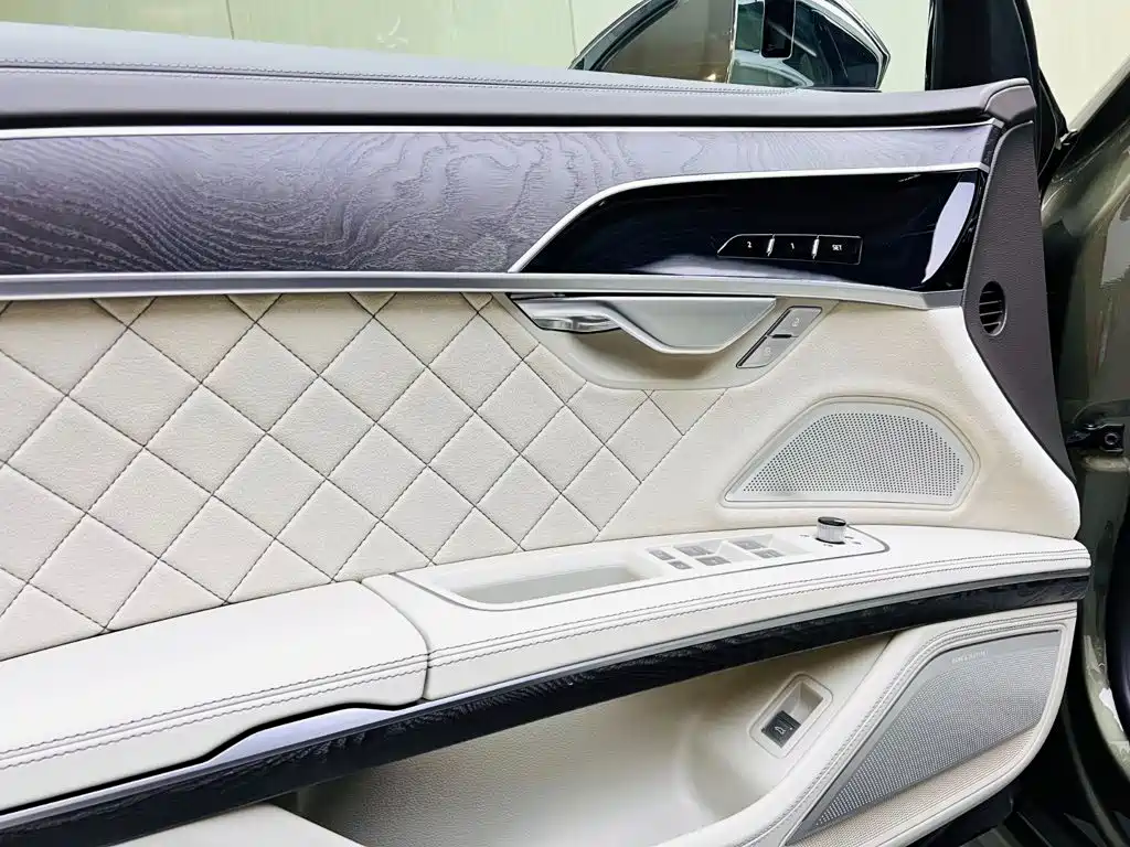 Audi A8 — фото 11