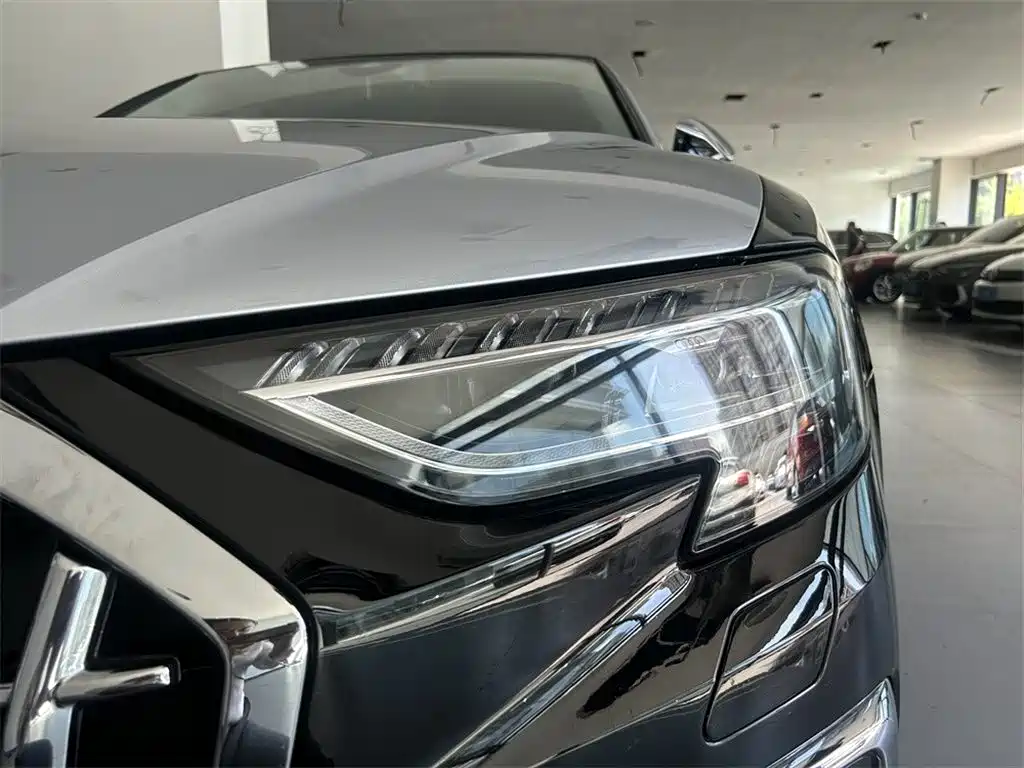 Audi A8 — фото 13