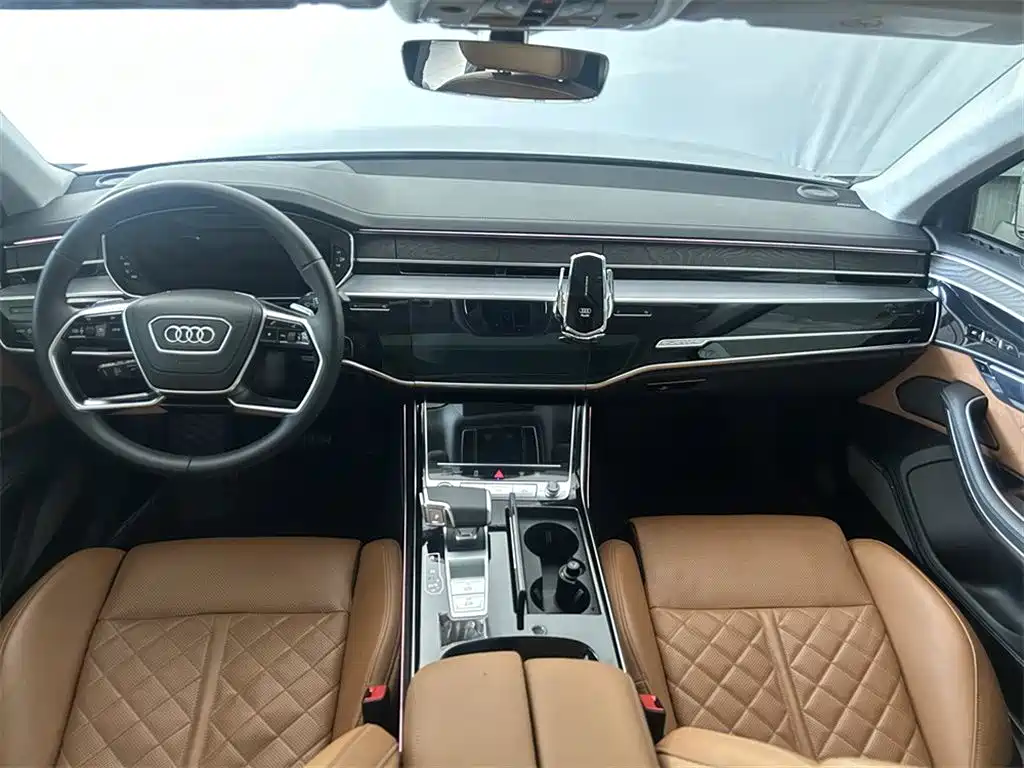 Audi A8 — фото 6