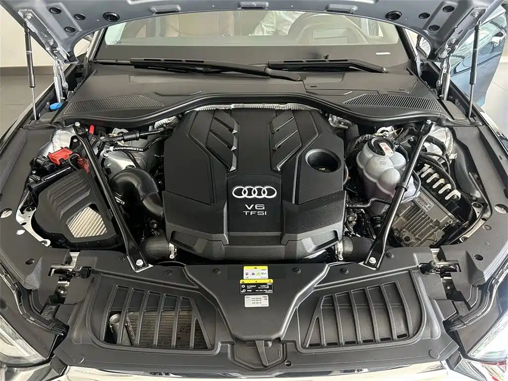 Audi A8 — фото 8
