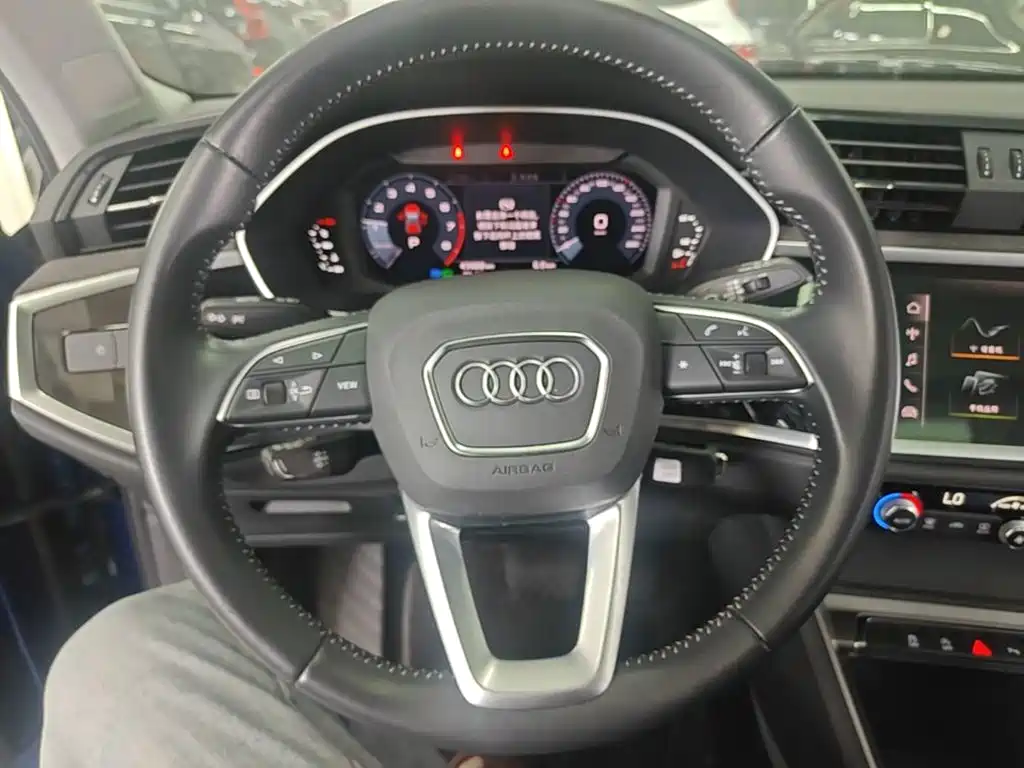 Audi Q3 — фото 11