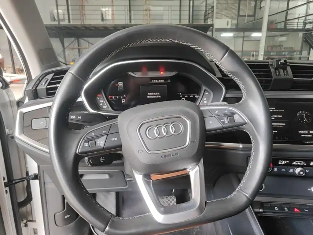 Audi Q3 — фото 11