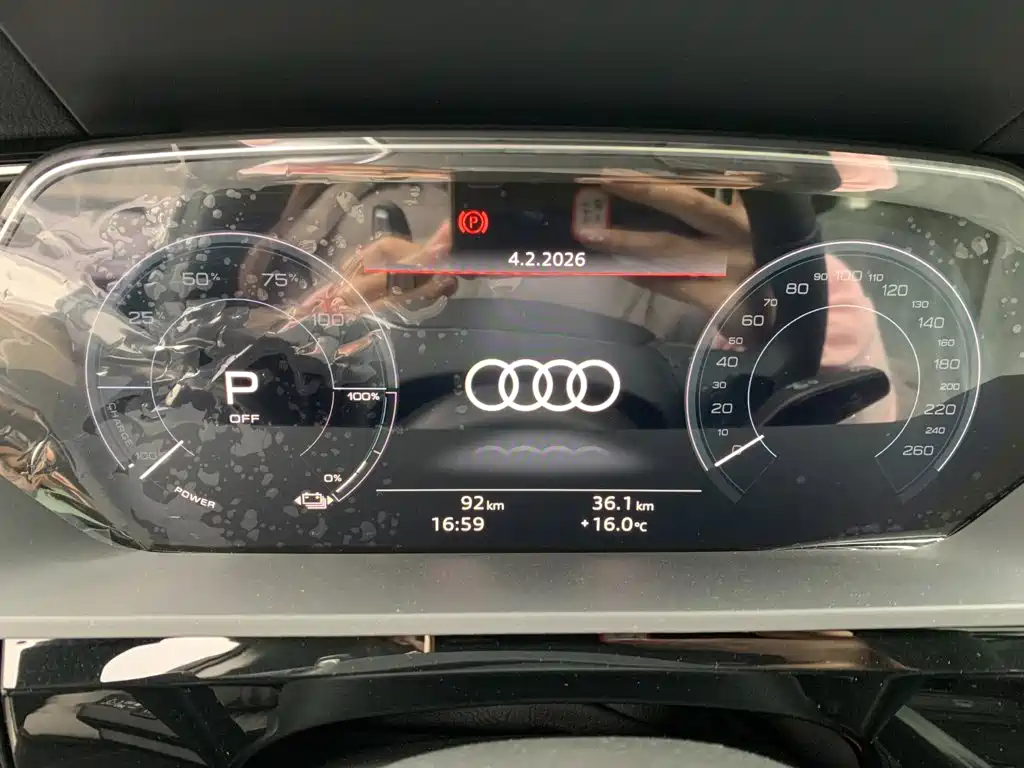 Audi e-tron — фото 19
