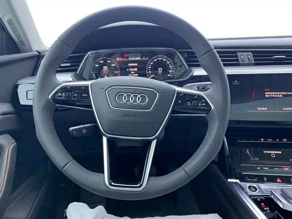 Audi e-tron — фото 20
