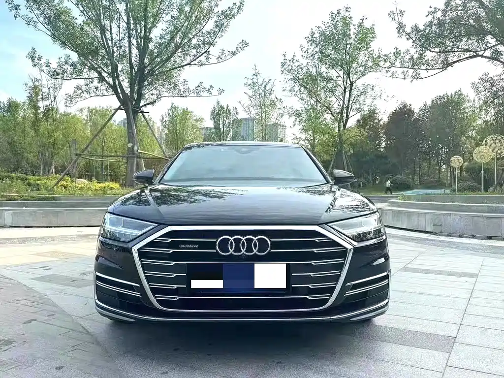 Audi A8 — фото 2