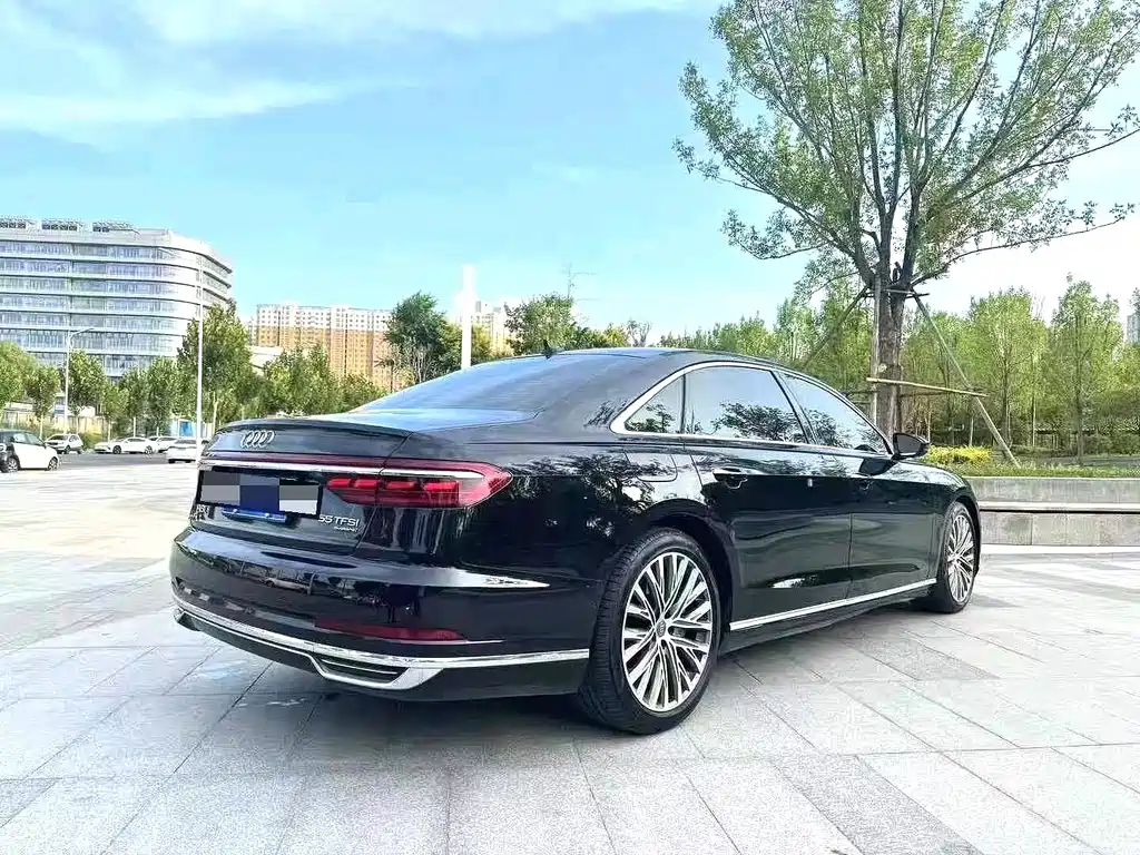 Audi A8 — фото 4
