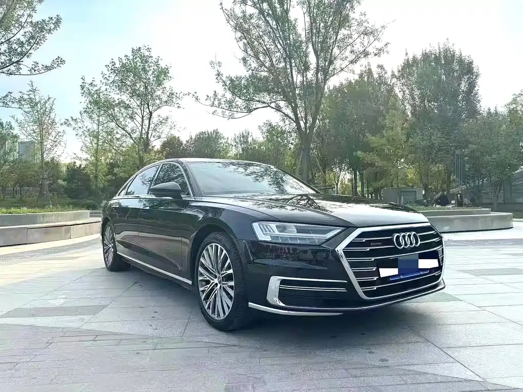 Audi A8 — фото 5