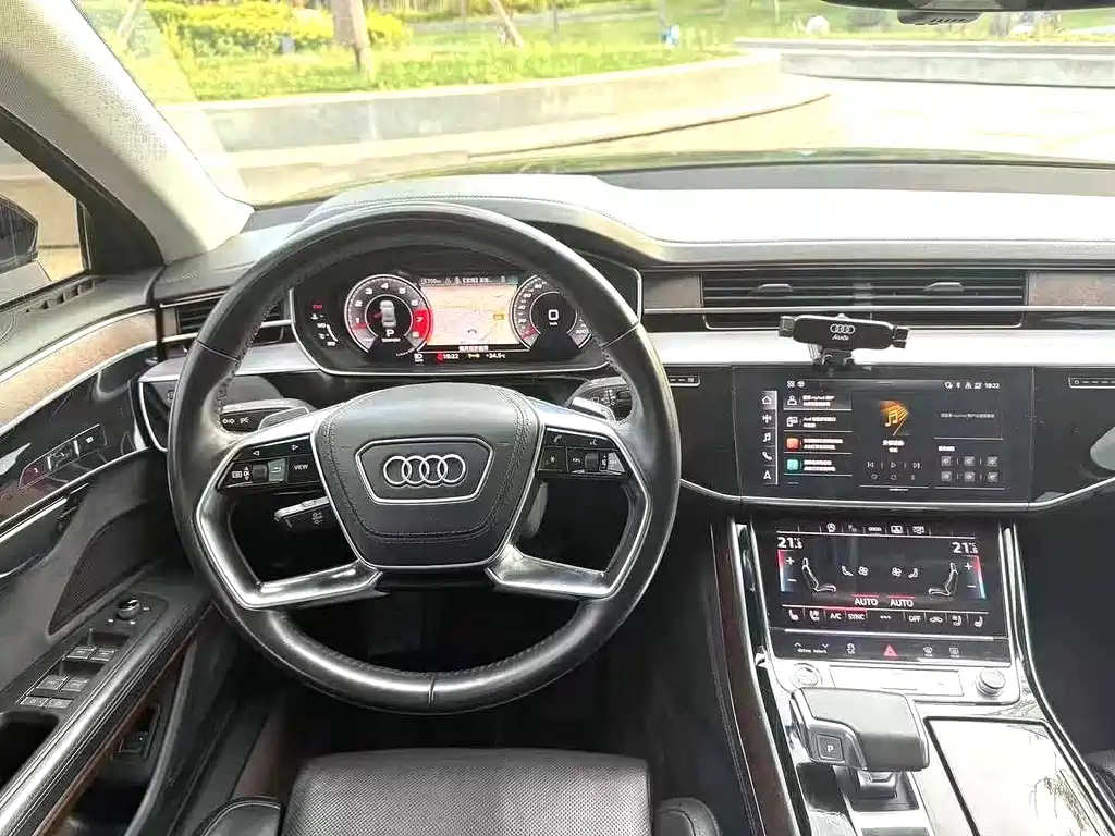 Audi A8 — фото 6