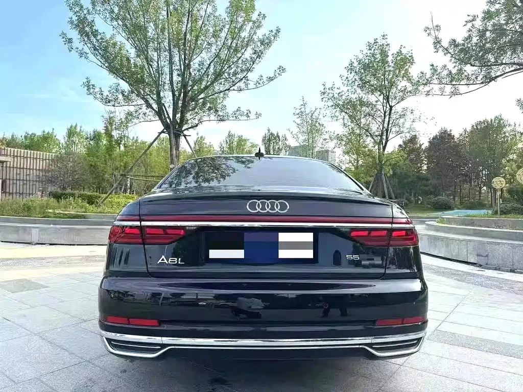Audi A8 — фото 7