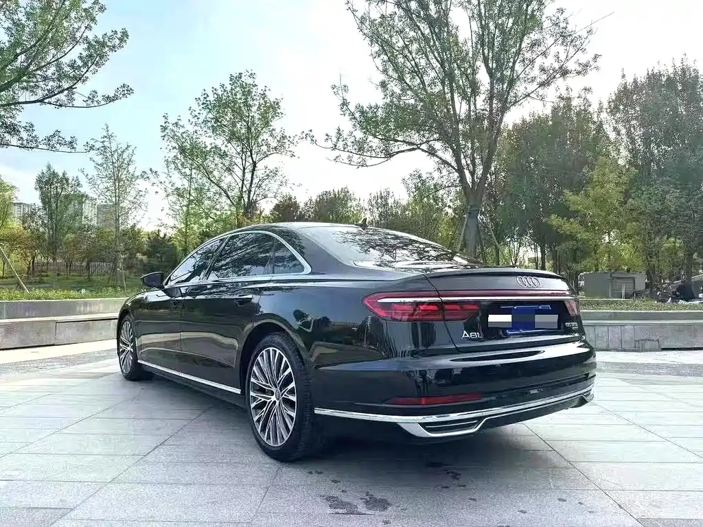 Audi A8 — фото 8
