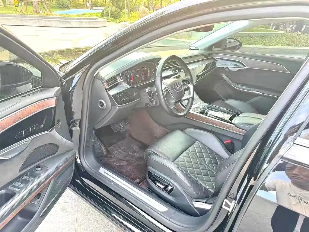 Audi A8 — фото 9