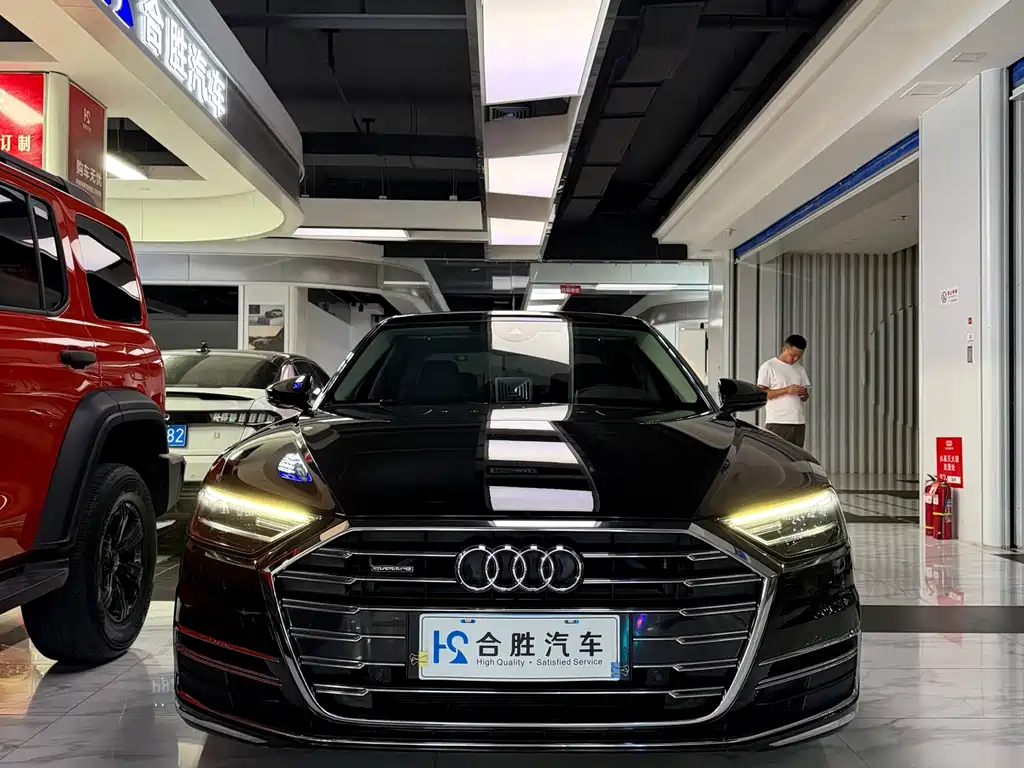 Audi A8 — фото 2