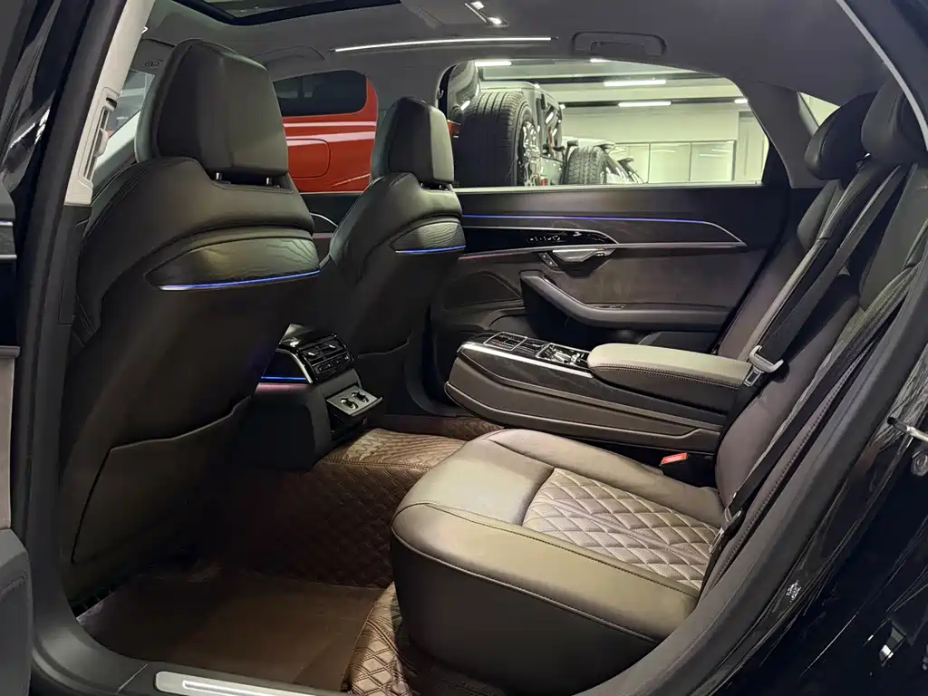 Audi A8 — фото 15