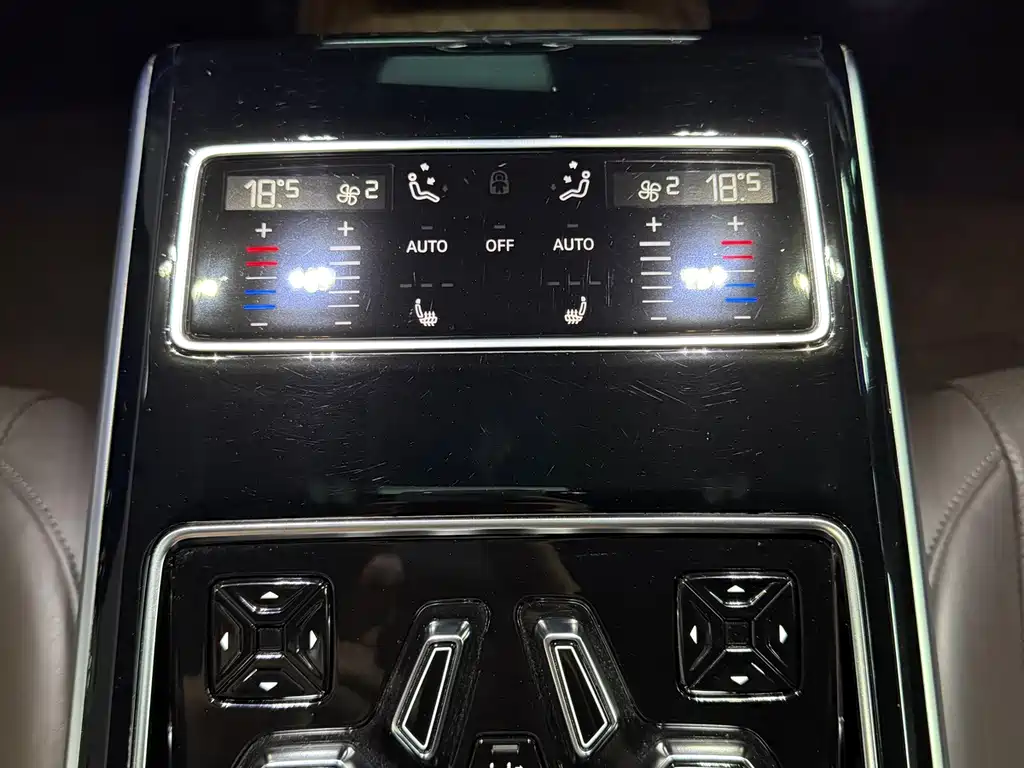 Audi A8 — фото 32