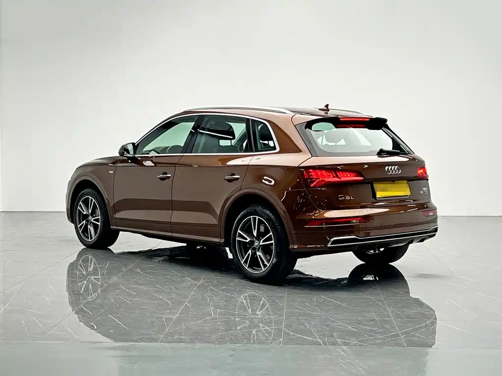 Audi Q5L — фото 4