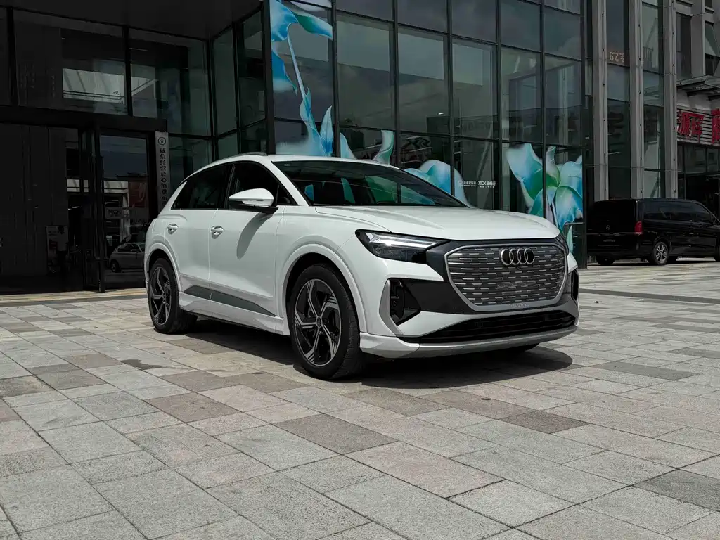 Audi Q4 e-tron — фото 3