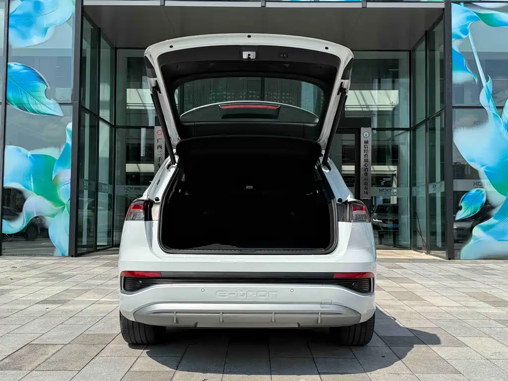 Audi Q4 e-tron — фото 23