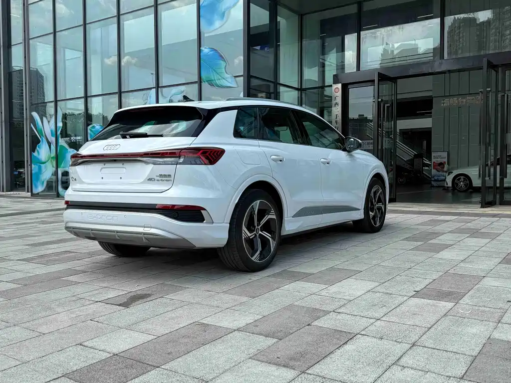 Audi Q4 e-tron — фото 4