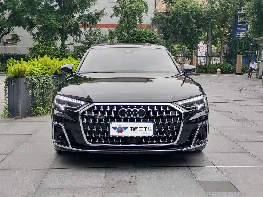 Audi A8 — фото 2