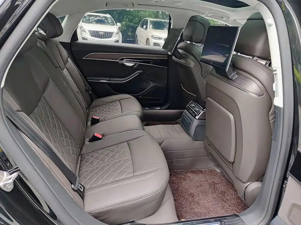 Audi A8 — фото 11
