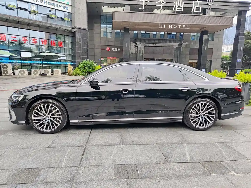 Audi A8 — фото 3