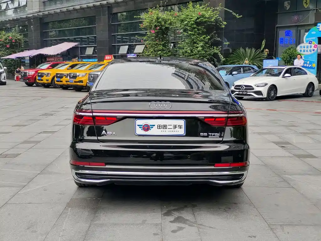 Audi A8 — фото 5