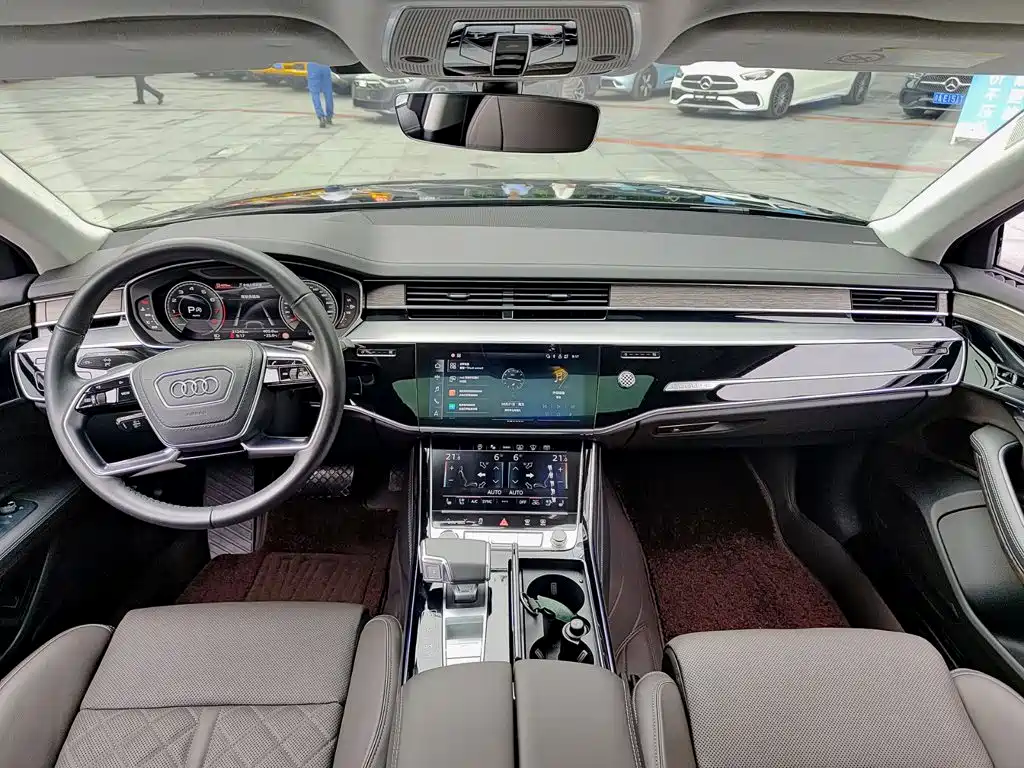 Audi A8 — фото 10