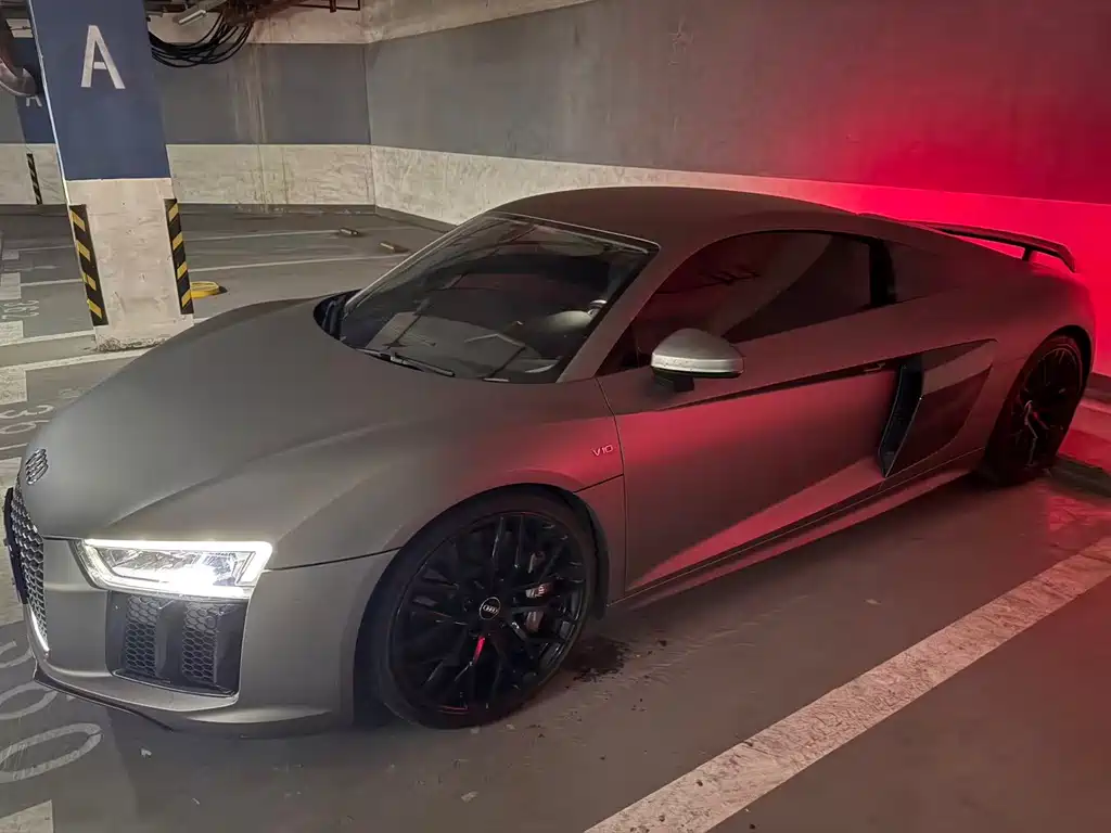 Audi R8