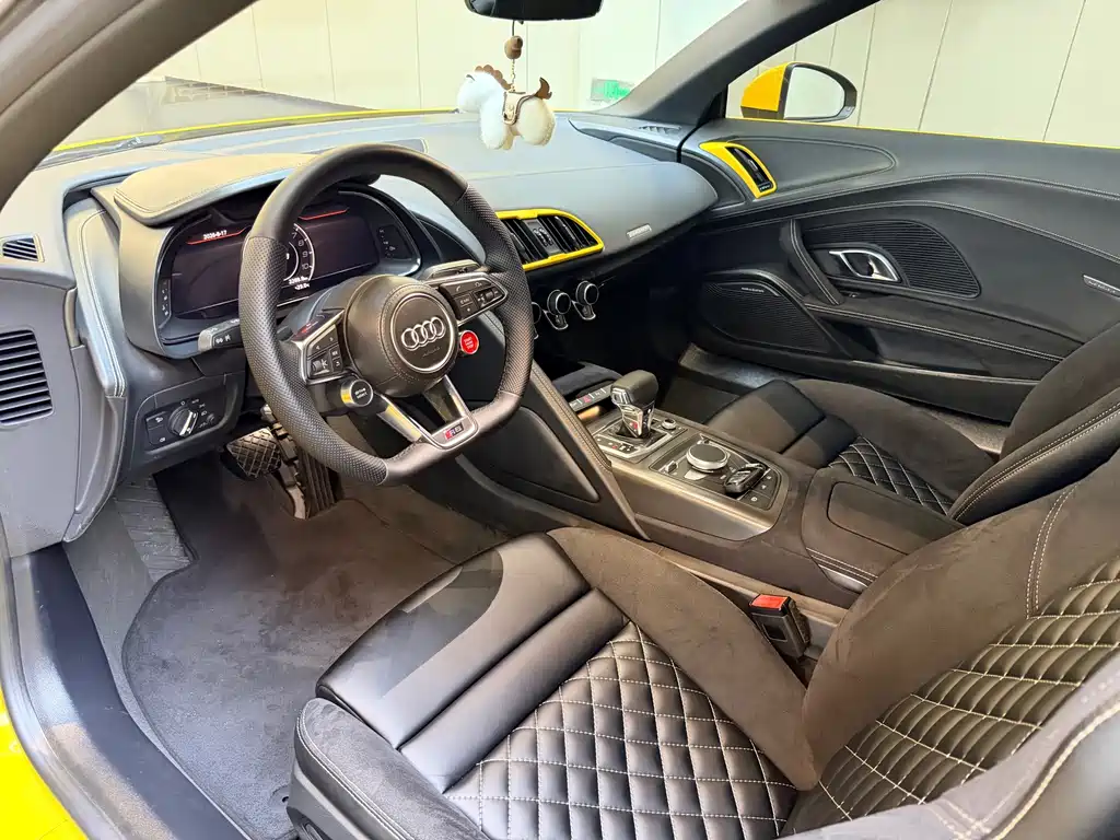 Audi R8 — фото 9