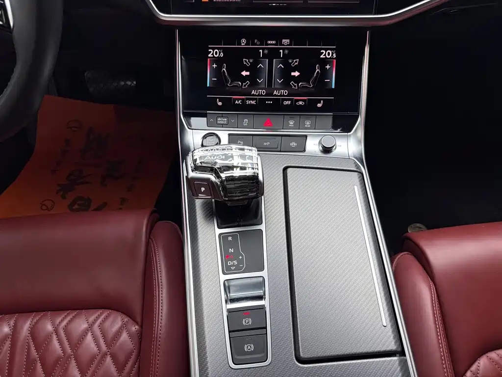 Audi A7L — фото 8