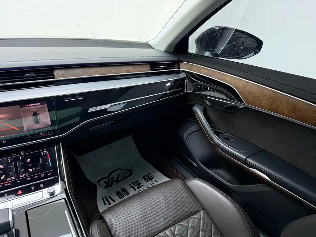 Audi A8 — фото 11