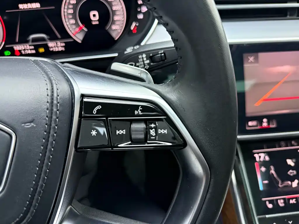 Audi A8 — фото 14
