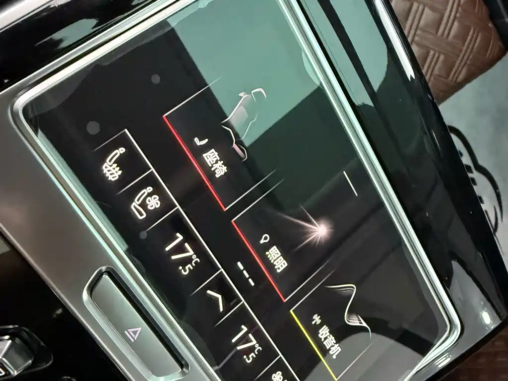Audi A8 — фото 20