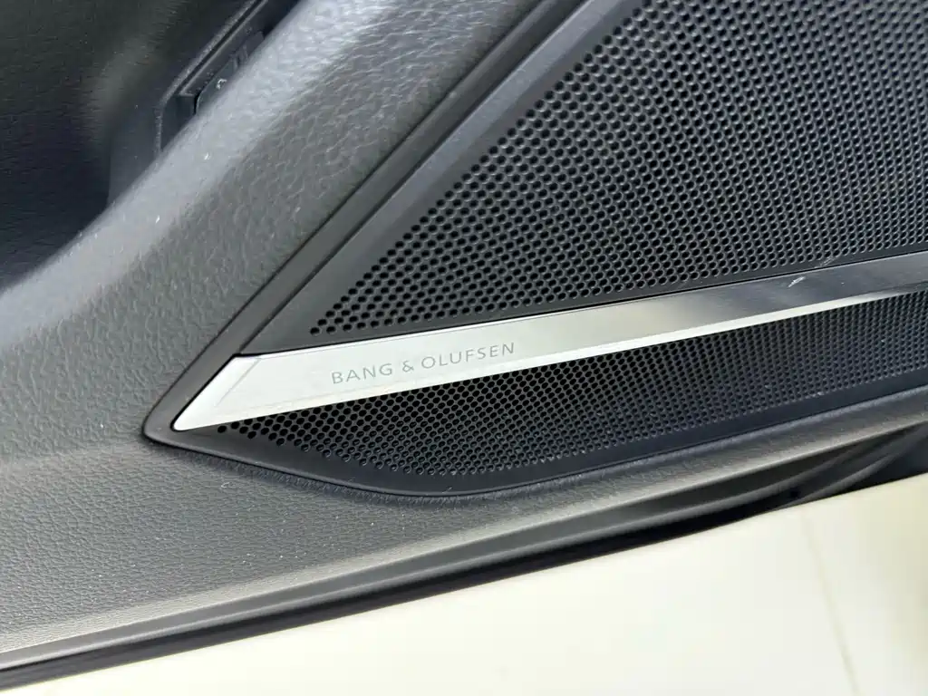 Audi A8 — фото 23