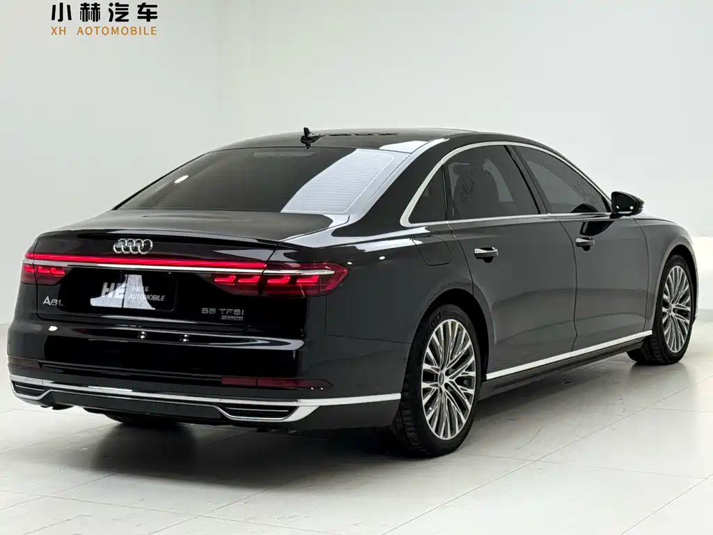 Audi A8 — фото 6