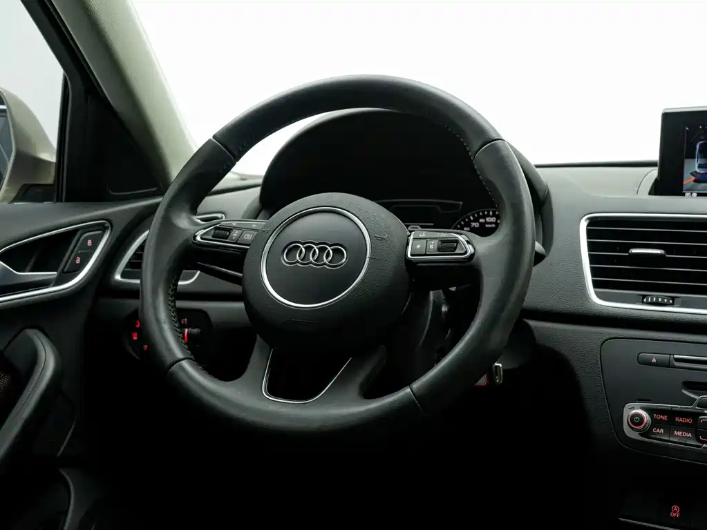 Audi Q3 — фото 23