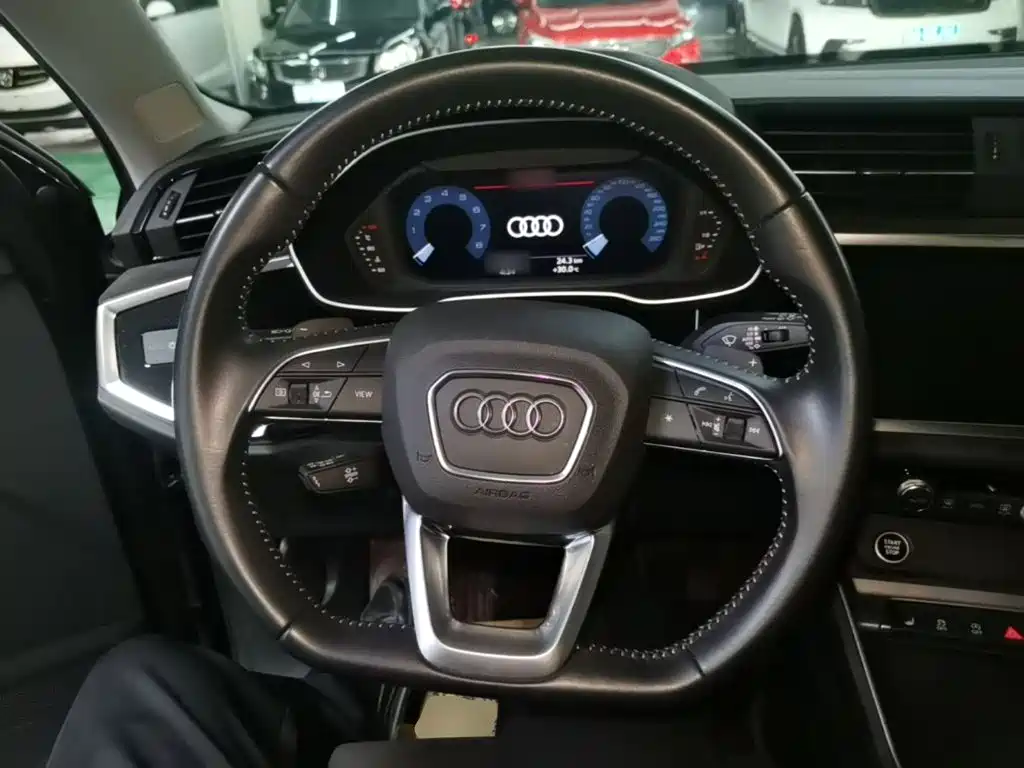 Audi Q3 — фото 11