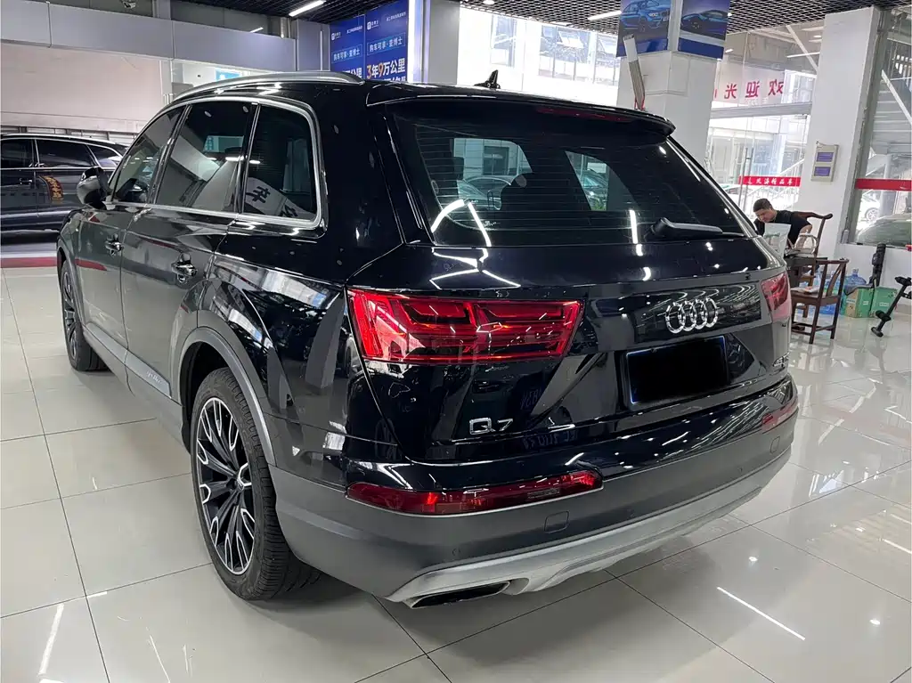Audi Q7 — фото 5