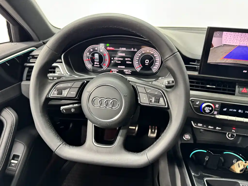 Audi A4L — фото 10