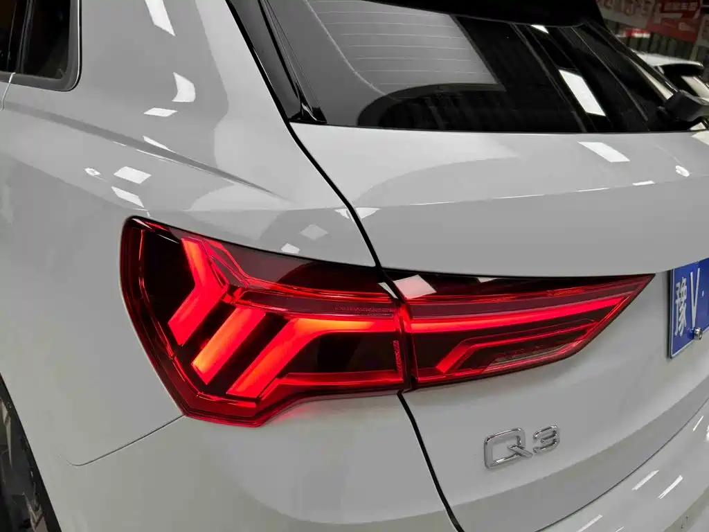 Audi Q3 — фото 18