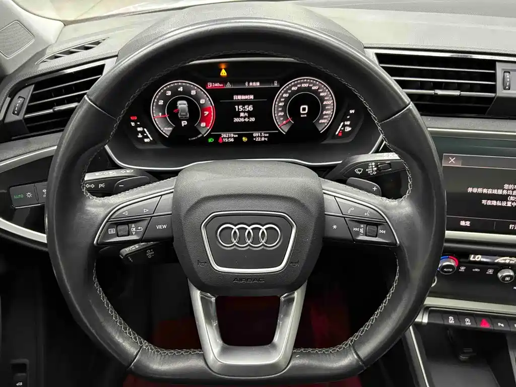 Audi Q3 — фото 3