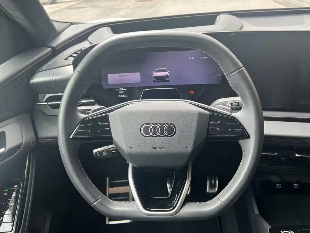 Audi Q6L e-tron — фото 13