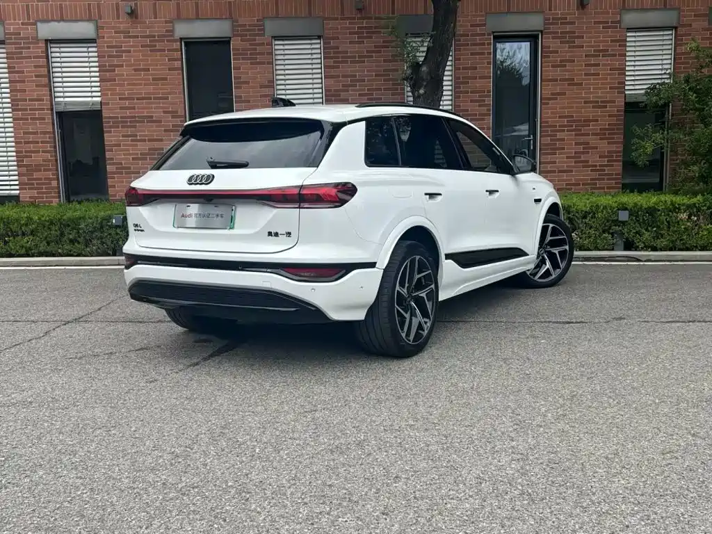 Audi Q6L e-tron — фото 3