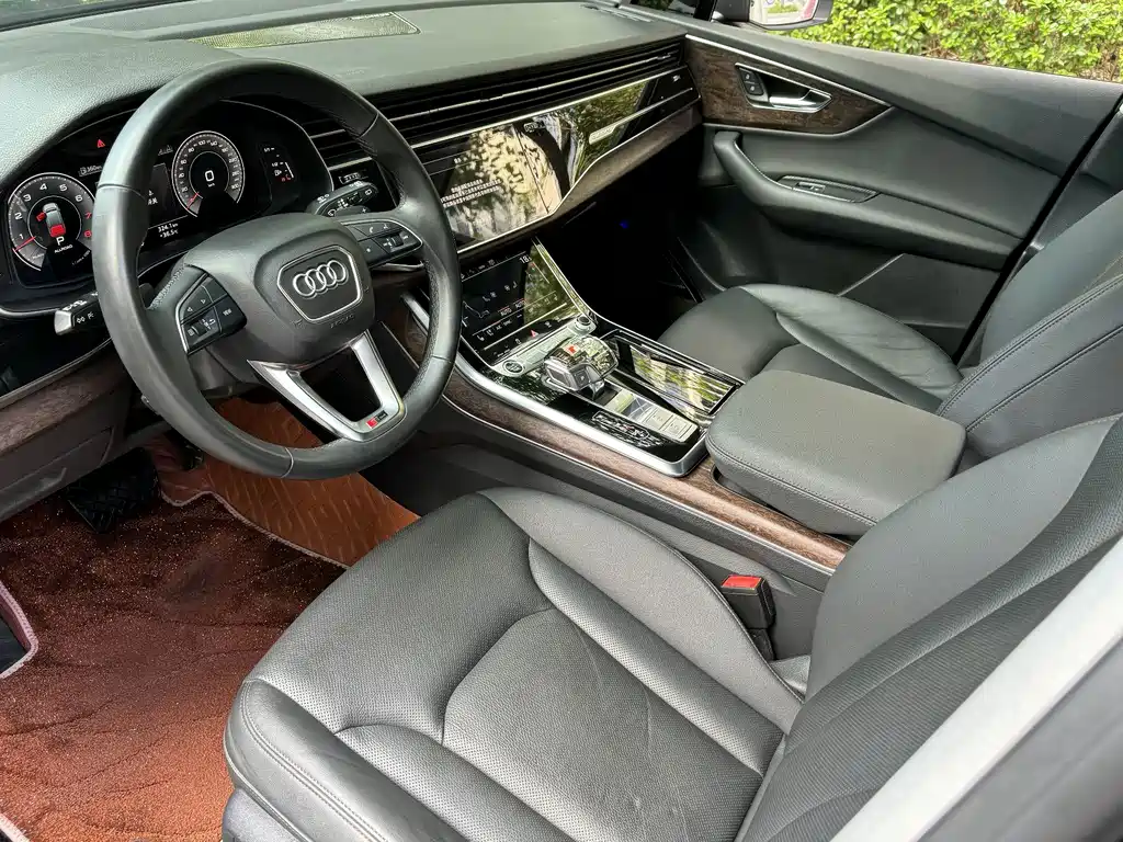 Audi Q7 — фото 6
