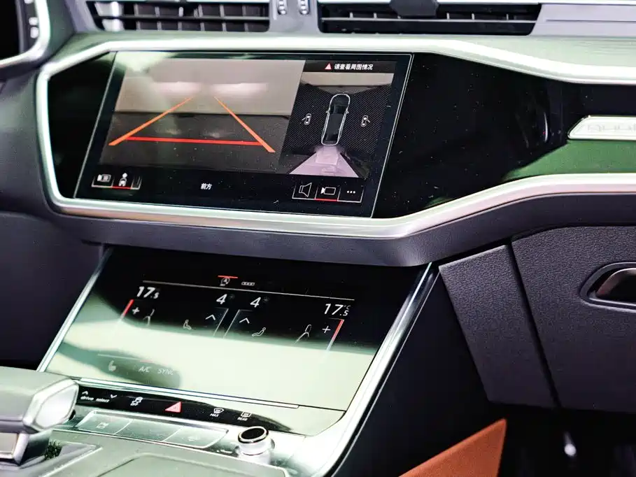 Audi A6L — фото 14