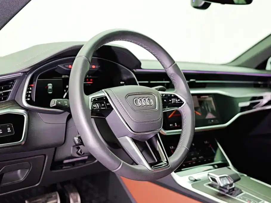Audi A6L — фото 8