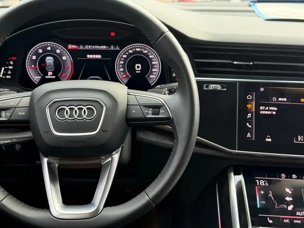 Audi Q8 — фото 17