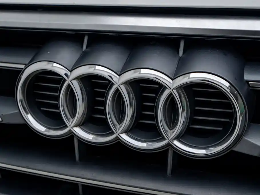 Audi Q5L — фото 21